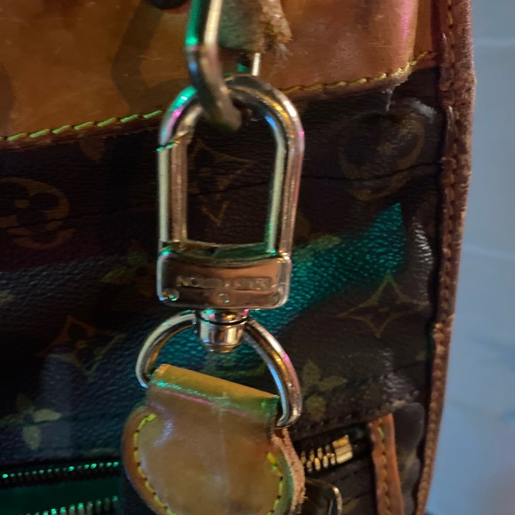 Selling a used authentic Louis Vuitton Luggage Garment Bag. - Picture 11 of 14